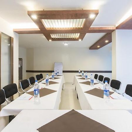 Hotel The Westend Ahmedabad Extérieur photo
