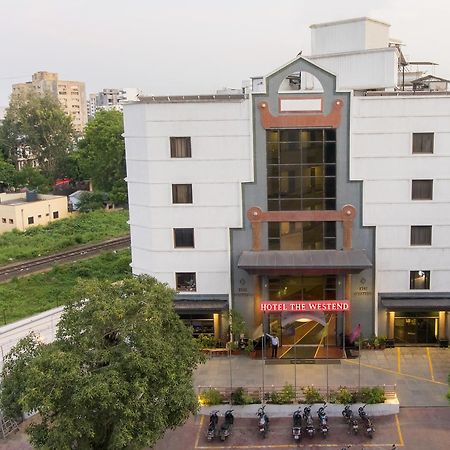 Hotel The Westend Ahmedabad Extérieur photo
