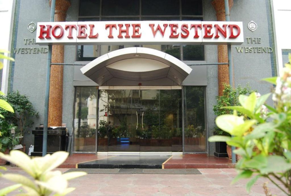 Hotel The Westend Ahmedabad Extérieur photo