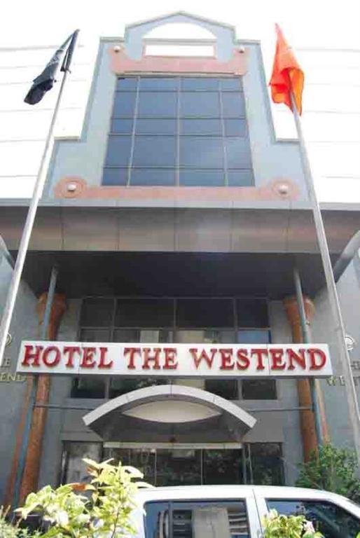 Hotel The Westend Ahmedabad Extérieur photo