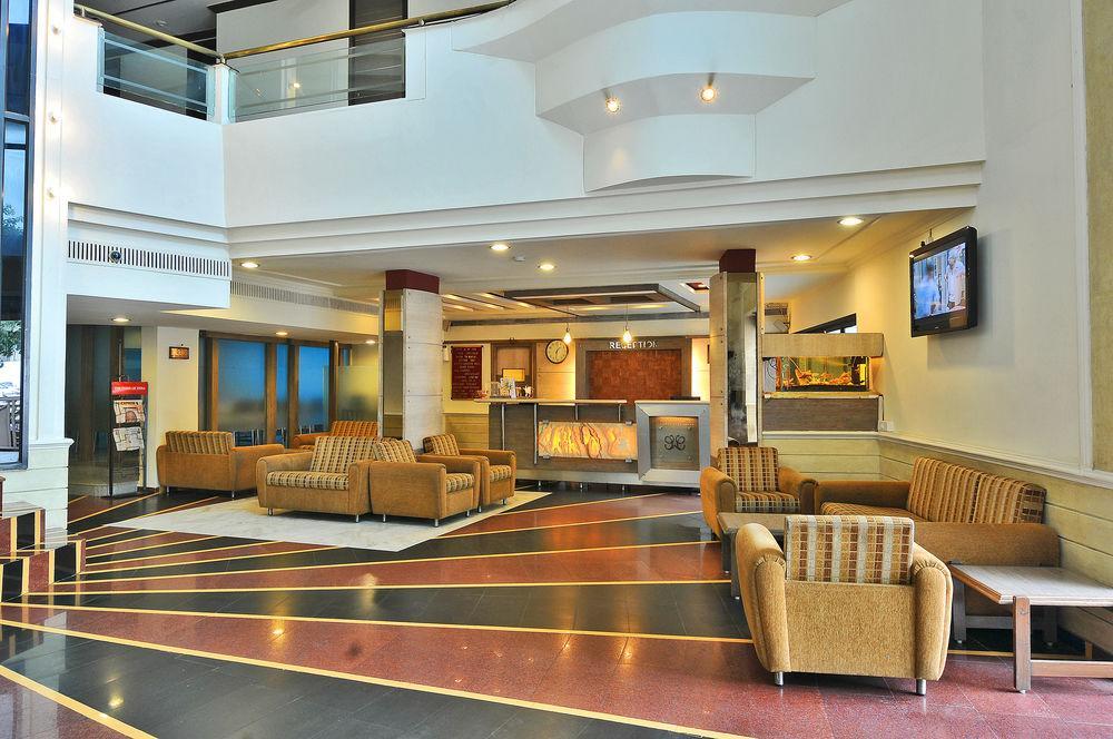 Hotel The Westend Ahmedabad Extérieur photo