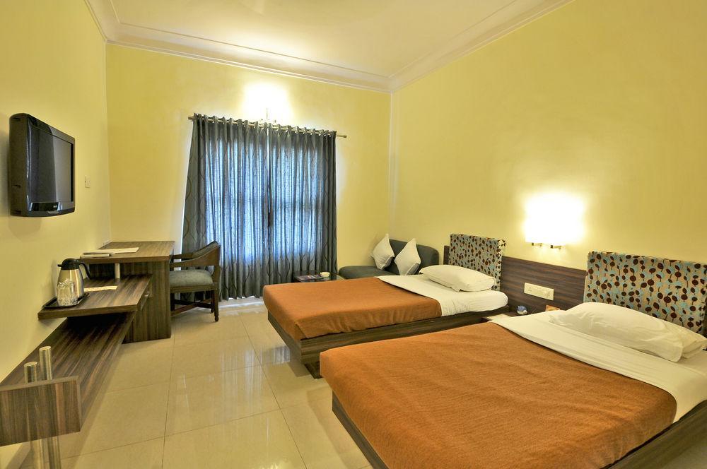 Hotel The Westend Ahmedabad Extérieur photo