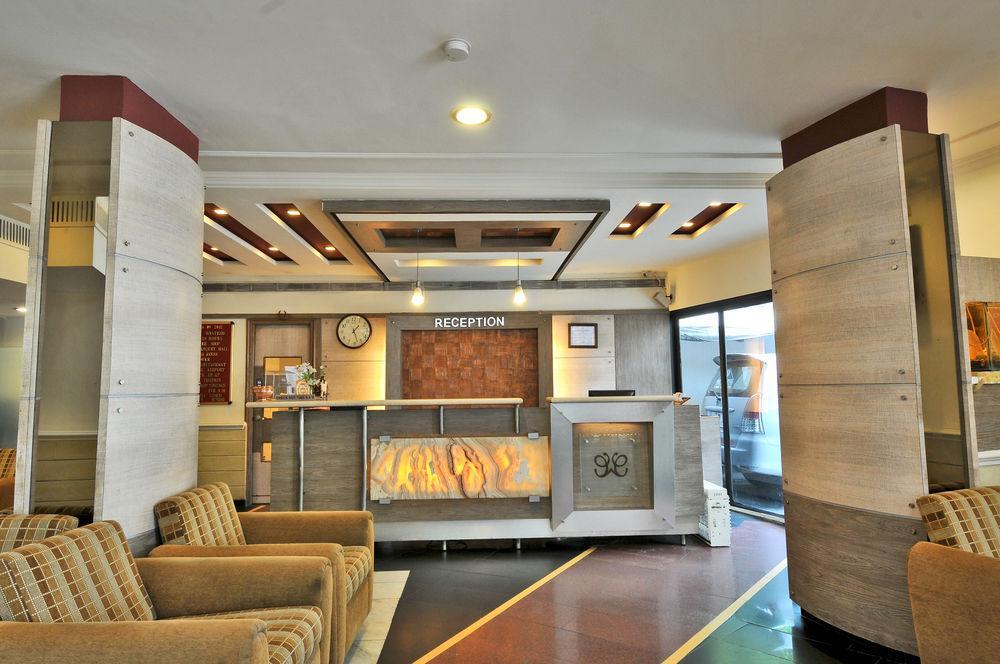 Hotel The Westend Ahmedabad Extérieur photo