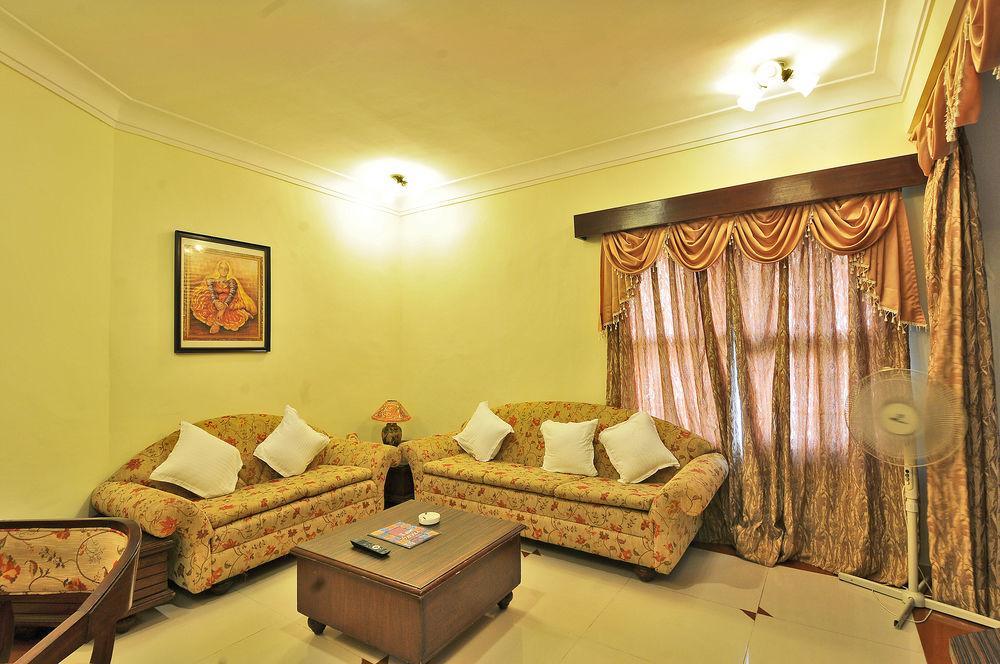 Hotel The Westend Ahmedabad Extérieur photo