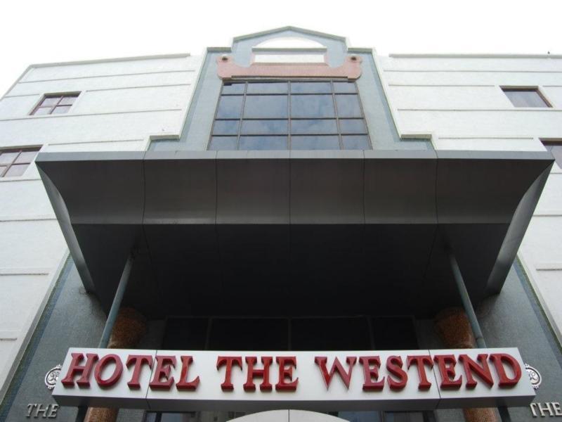 Hotel The Westend Ahmedabad Extérieur photo