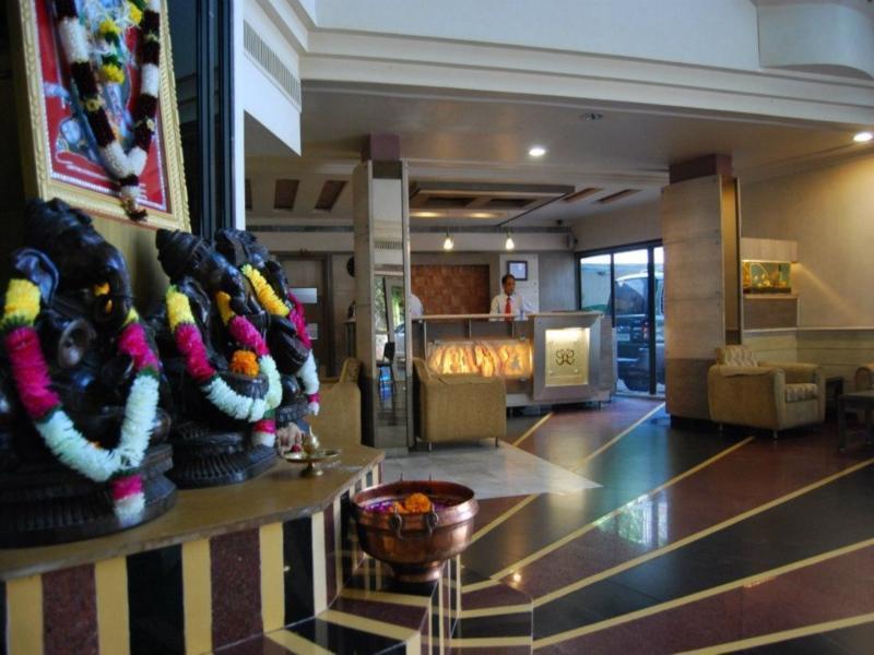 Hotel The Westend Ahmedabad Extérieur photo
