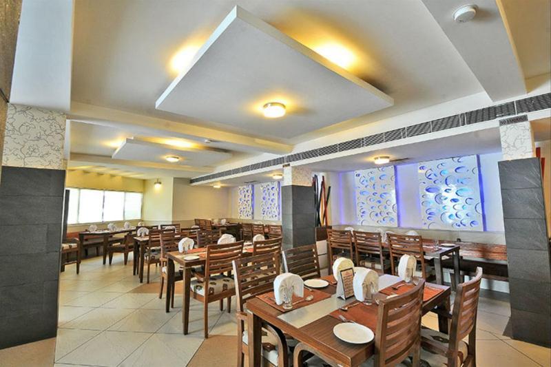 Hotel The Westend Ahmedabad Extérieur photo