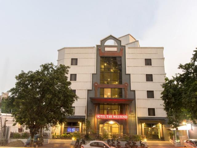 Hotel The Westend Ahmedabad Extérieur photo