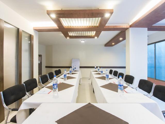 Hotel The Westend Ahmedabad Extérieur photo
