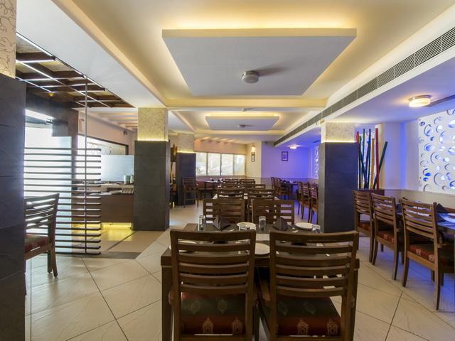 Hotel The Westend Ahmedabad Extérieur photo