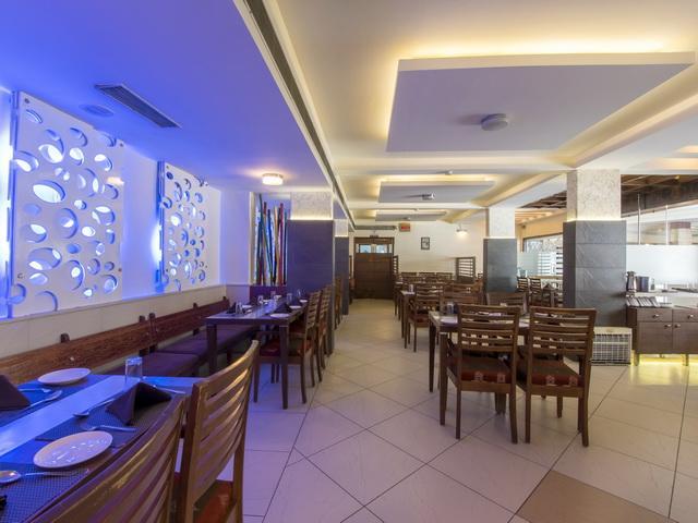 Hotel The Westend Ahmedabad Extérieur photo