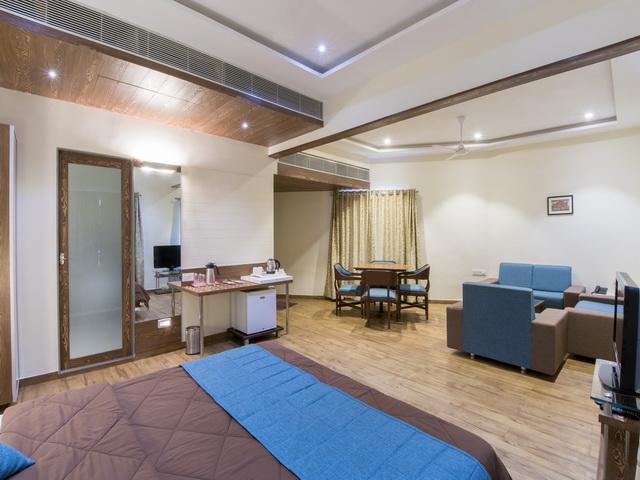 Hotel The Westend Ahmedabad Extérieur photo