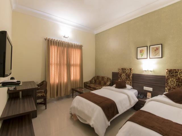 Hotel The Westend Ahmedabad Extérieur photo