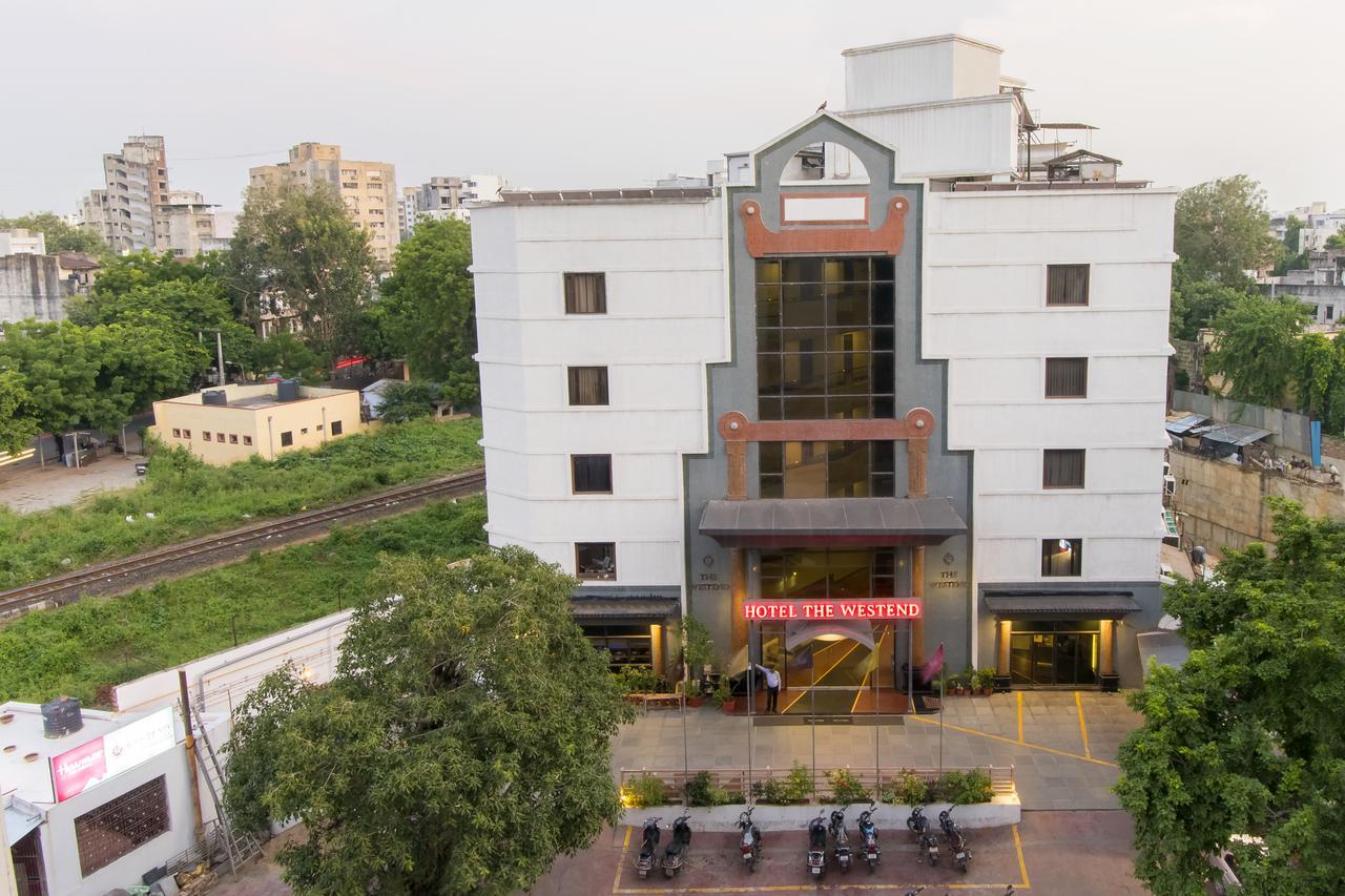 Hotel The Westend Ahmedabad Extérieur photo
