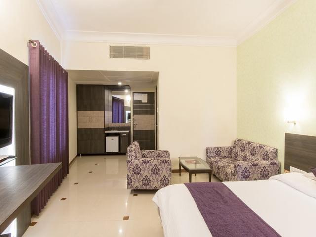 Hotel The Westend Ahmedabad Extérieur photo