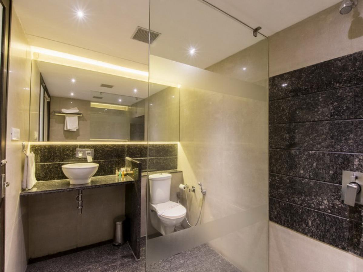 Hotel The Westend Ahmedabad Extérieur photo