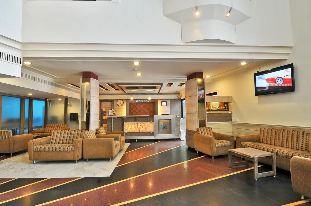 Hotel The Westend Ahmedabad Extérieur photo