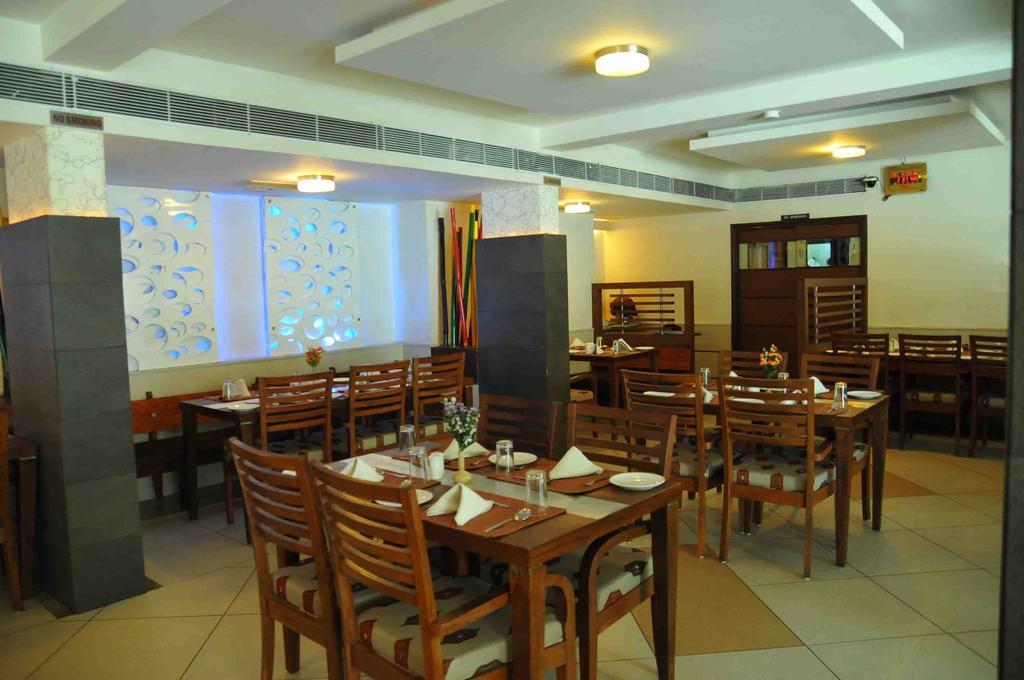 Hotel The Westend Ahmedabad Extérieur photo
