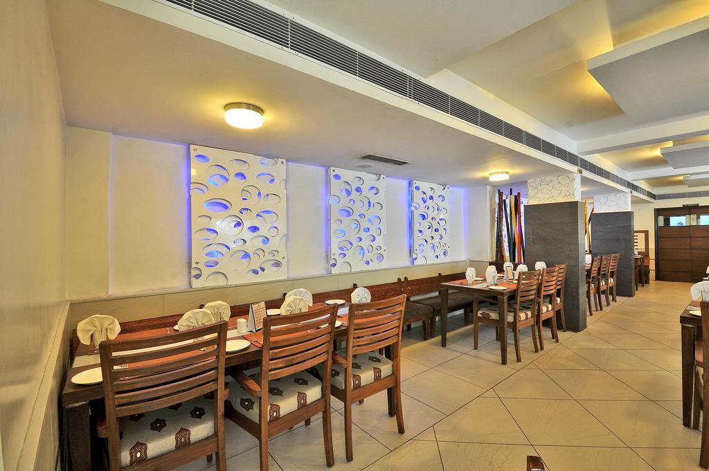 Hotel The Westend Ahmedabad Extérieur photo